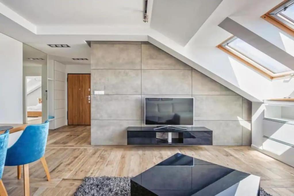 Apartment Close-central - One Bedroom With Balcony - Center - Sb12