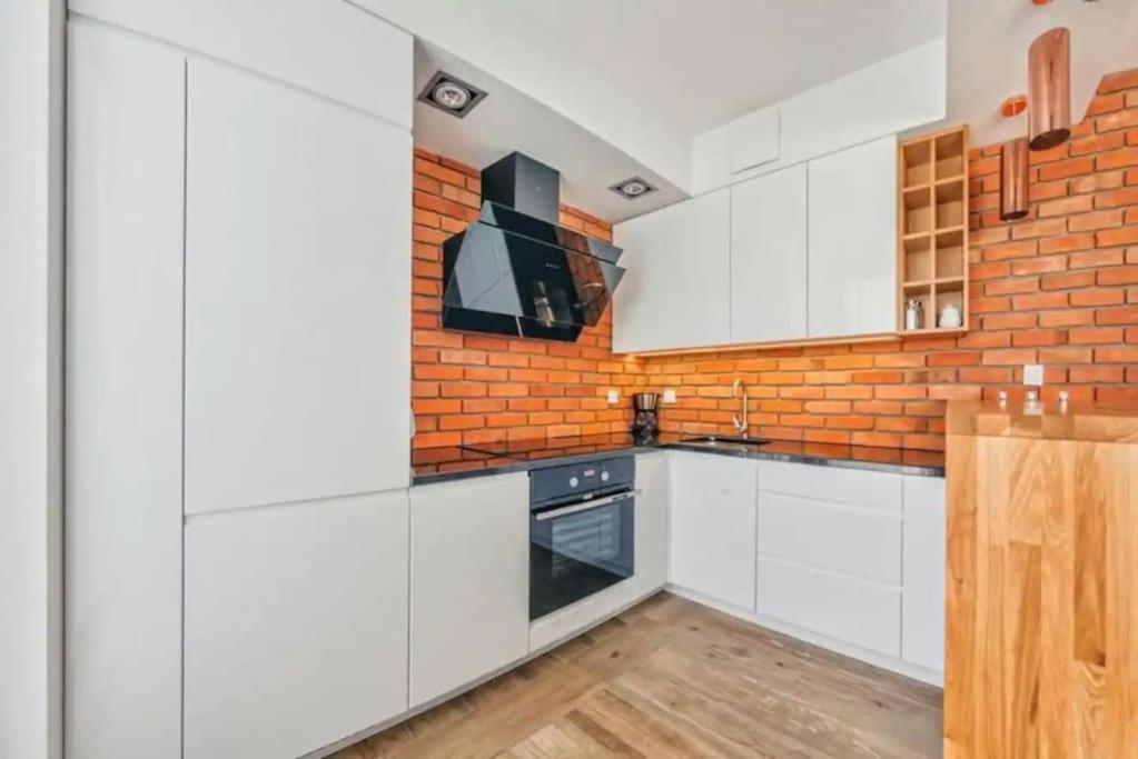 Apartment Close-central - One Bedroom With Balcony - Center - Sb12