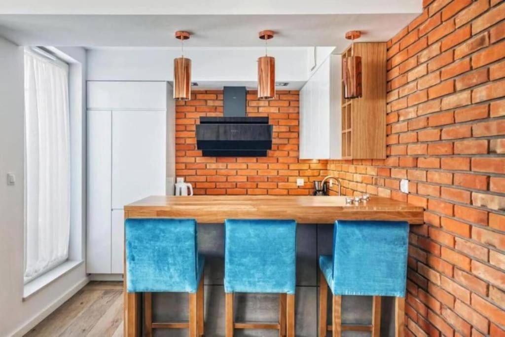 Close-central - One Bedroom With Balcony - Center - Sb12 Apartament