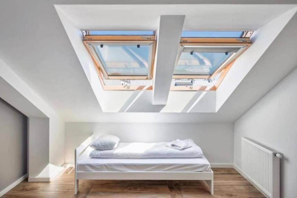Close-central - One Bedroom With Balcony - Center - Sb12 Apartament *
